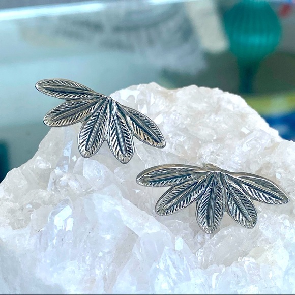 Leaf Earrings - Picture 1 of 4